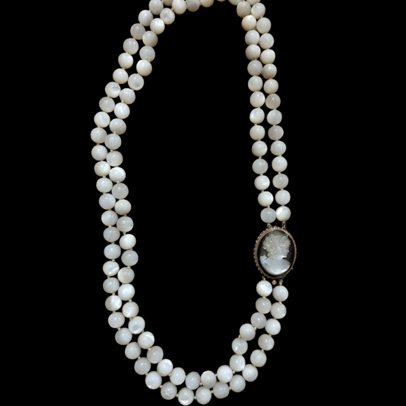 Cameo Pendant Necklace Vintage Mother of Pearl Polished Bead Double strand - Picture 11 of 14